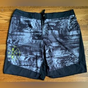 MENS REEBOK ATHLETIC SHORTS